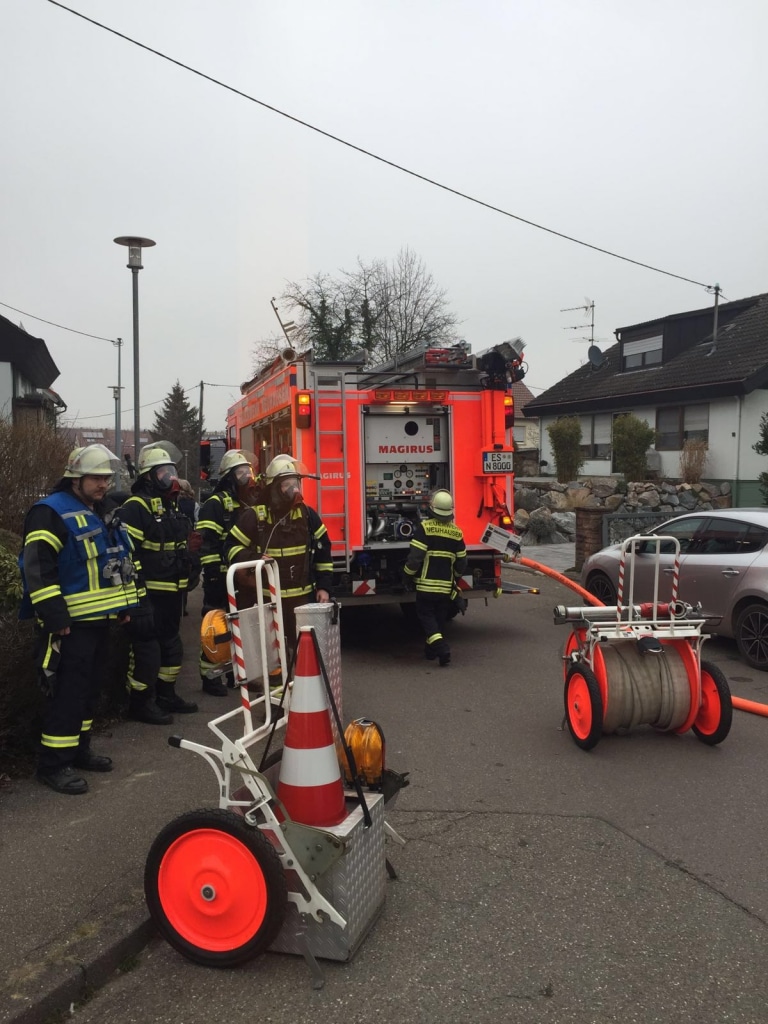 Einsatzfahrzeuge:
ELW1, HLF20, LF16, LF8, GW-T+AL18, MTW, DLK 23/12 Filderstadt 2/00
Einsatzzeitraum:
19.03.2016 – 09:07-10:00 Uhr