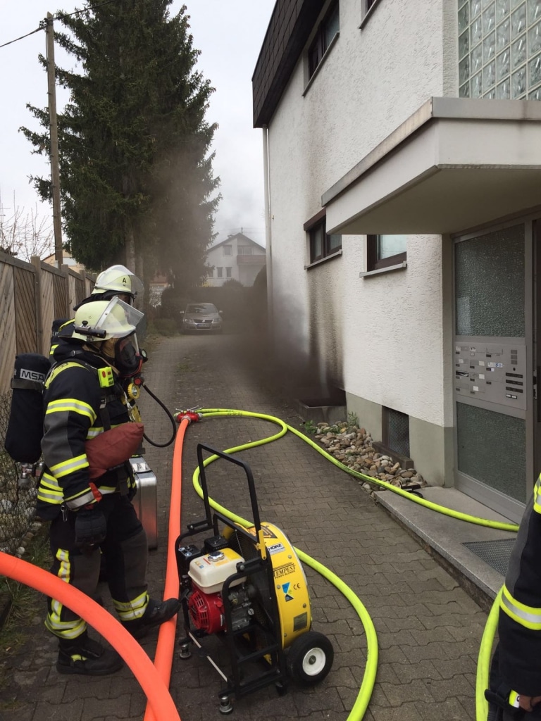 Einsatzfahrzeuge:
ELW1, HLF20, LF16, LF8, GW-T, MTW, DLA (K) 23/12 Filderstadt 1/00
Einsatzzeitraum:
09.04.2016 – 12:17-15:26 Uhr