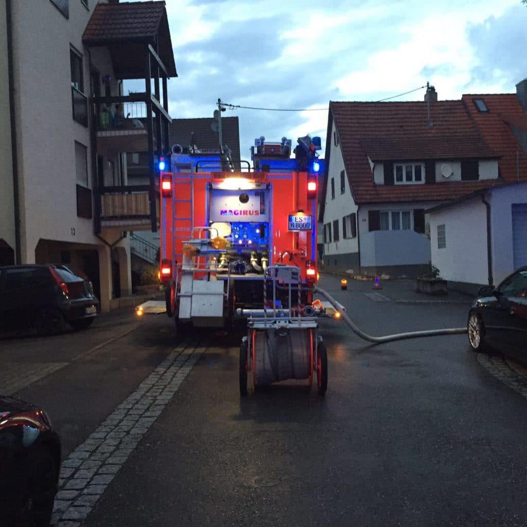 Einsatzfahrzeuge:
ELW1, HLF20, LF16, GW-T, LF8, DLA(K) 23/12 Filderstadt 1/00
Einsatzzeitraum:
30.06.2016 – 21:24-22:20 Uhr
