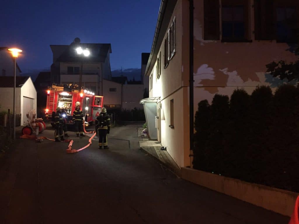 Einsatzfahrzeuge:
ELW1, HLF20, LF16, LF8, DLA(K) 23/12 Filderstadt 1/00
Einsatzzeitraum:
20.08.2016 – 05:27- 06:25 Uhr