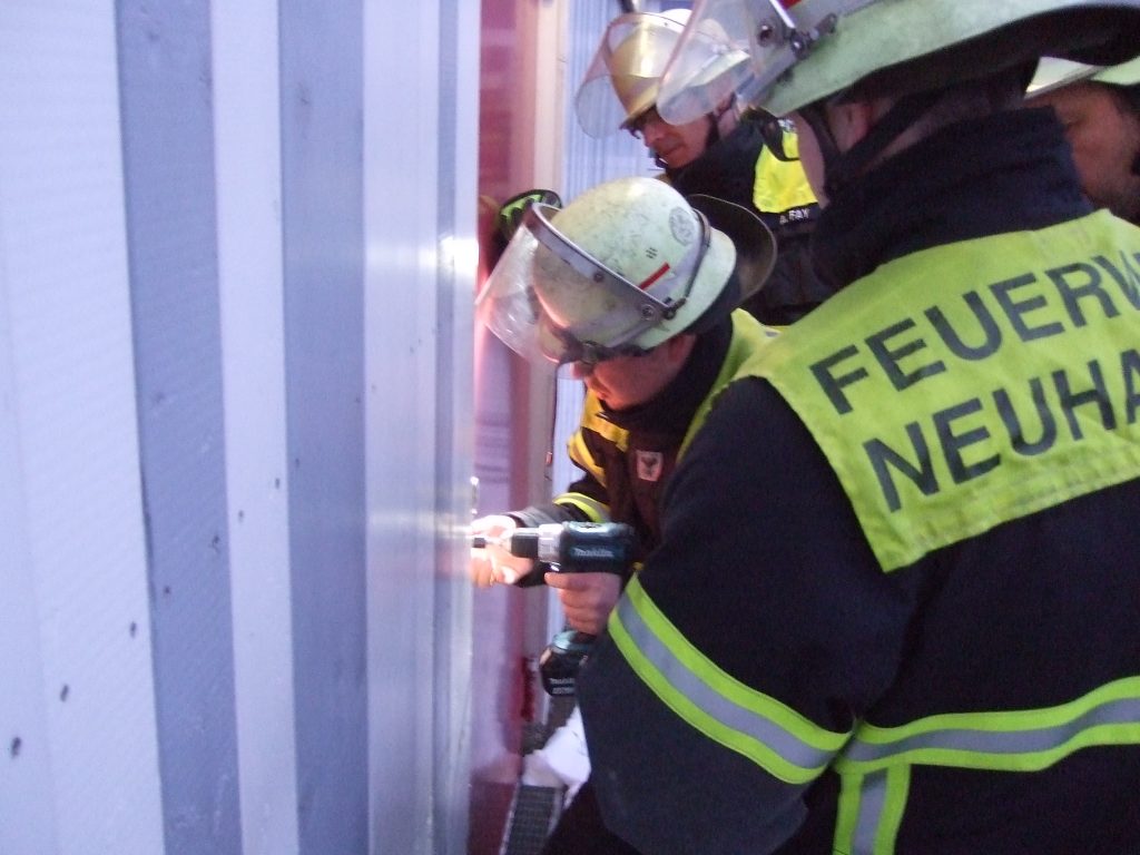 Einsatzfahrzeuge:
ELW1, HLF20
Einsatzzeitraum:
19.03.2018 – 18:28-19:00 Uhr