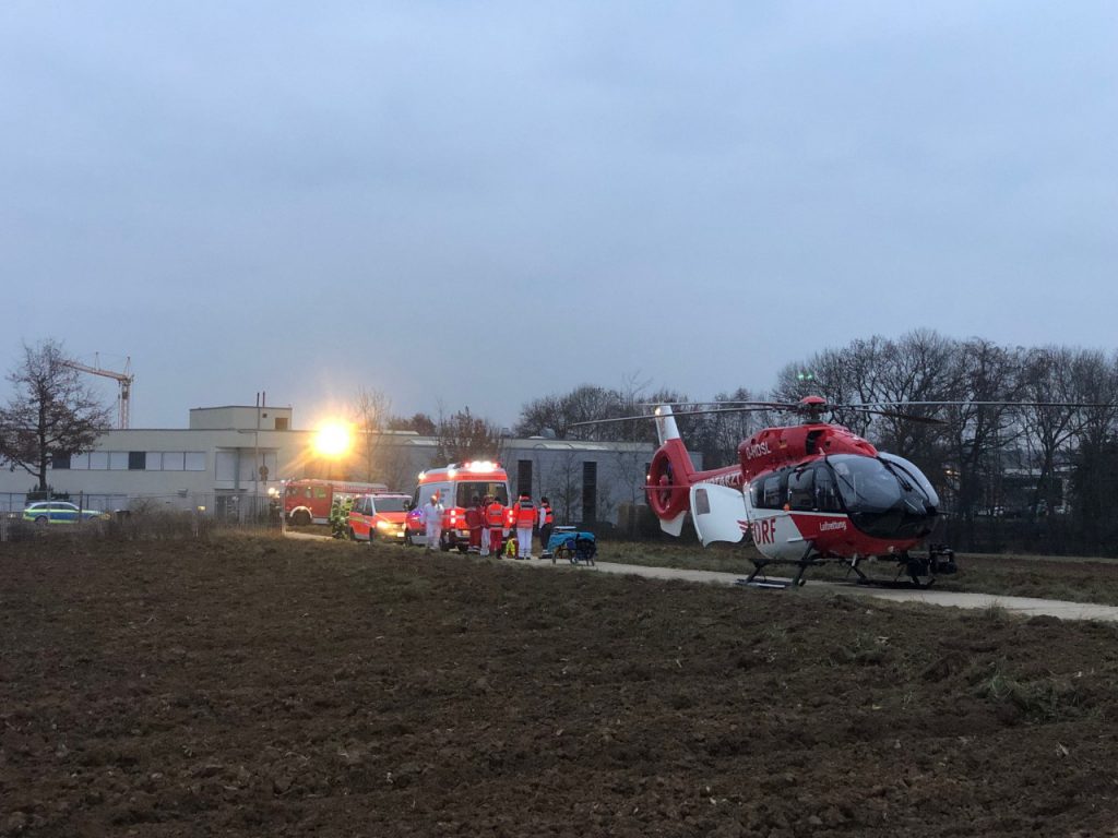 Einsatzfahrzeuge:
ELW1, HLF20, LF16, MTW
Einsatzzeitraum:
15.12.2018 – 07:17-08:45 Uhr