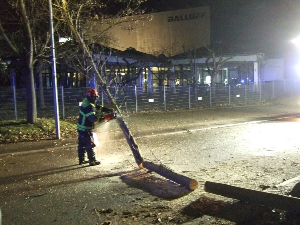Einsatzfahrzeuge:
ELW1, HLF10, LF16
Einsatzzeitraum:
10.02.2020 –05:23-06:45 Uhr
