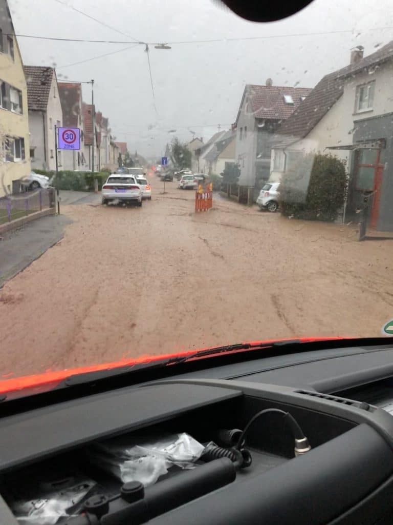 Einsatzfahrzeuge:
FFW Neuhausen, FFW Filderstadt, FFW Wolfschlugen, THW
Einsatzzeitraum:
26.06.2020 – 17:49 Uhr-01:00 Uhr