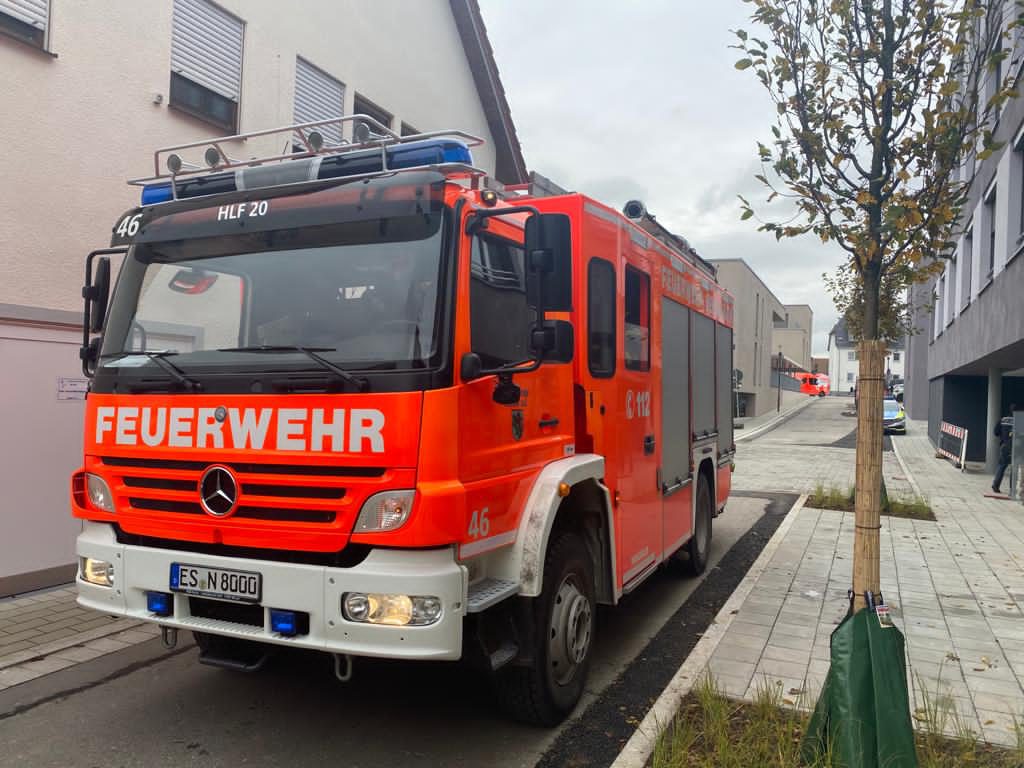 Einsatzfahrzeuge:
ELW1, HLF20, HLF10, LF16
Einsatzzeitraum:
04.11.2020 –11:52-12:26Uhr