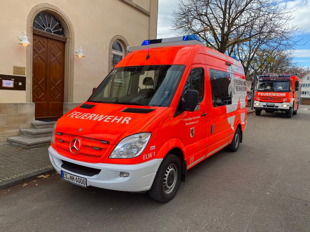 Einsatzfahrzeuge:
ELW1, HLF20, HLF10, DLA(K) 23/12 Filderstadt
Einsatzzeitraum:
12.11.2020 –11:51-12:36Uhr
