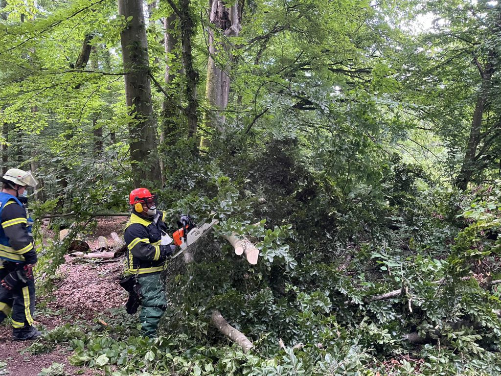 Einsatzfahrzeuge:
ELW1, HLF20
Einsatzzeitraum:
24.06.2021 –18:52-20:03 Uhr