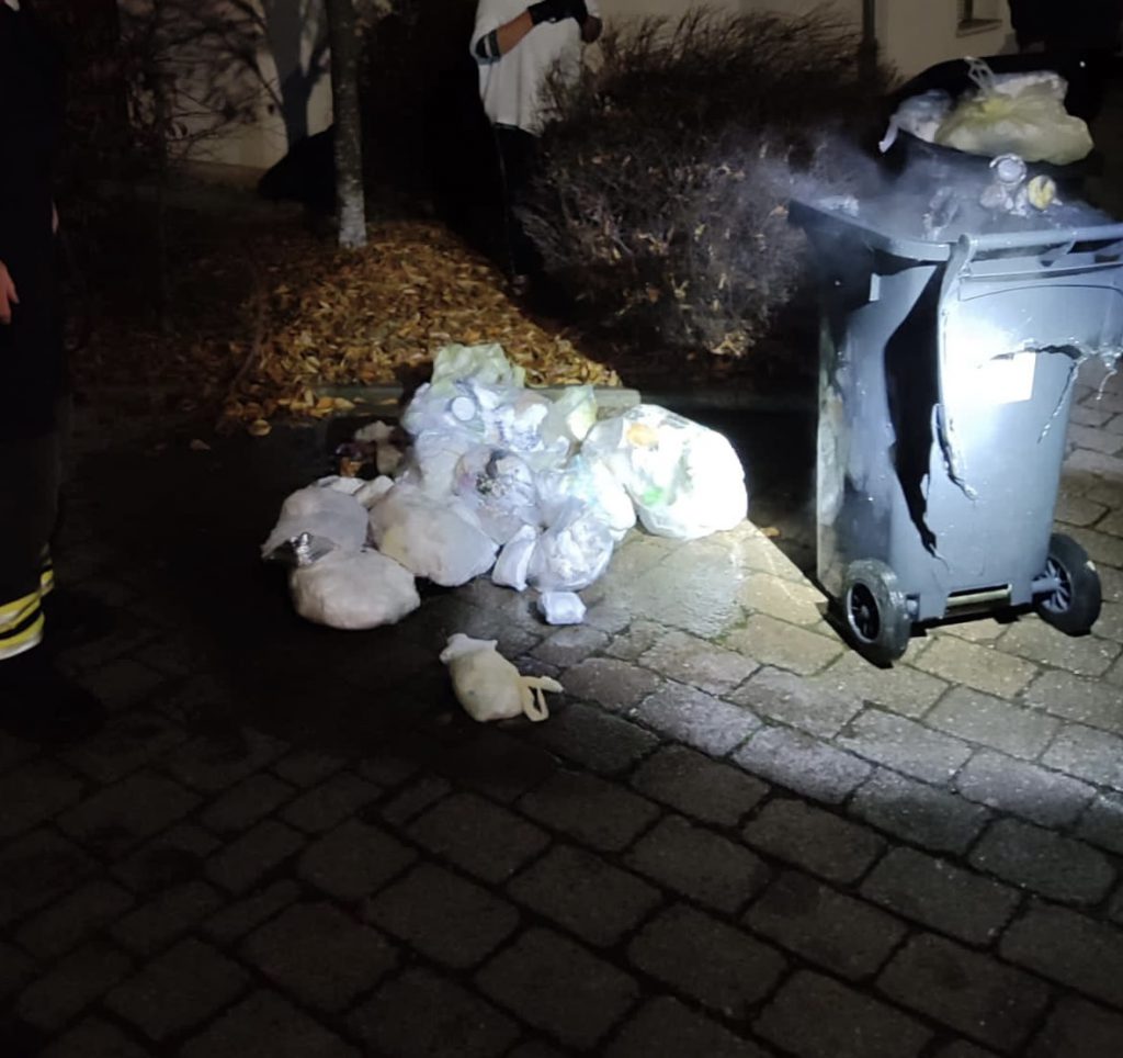 Einsatzfahrzeuge:
ELW1, HLF20
Einsatzzeitraum:
28.11.2021 – 19:05 - 19:38 Uhr