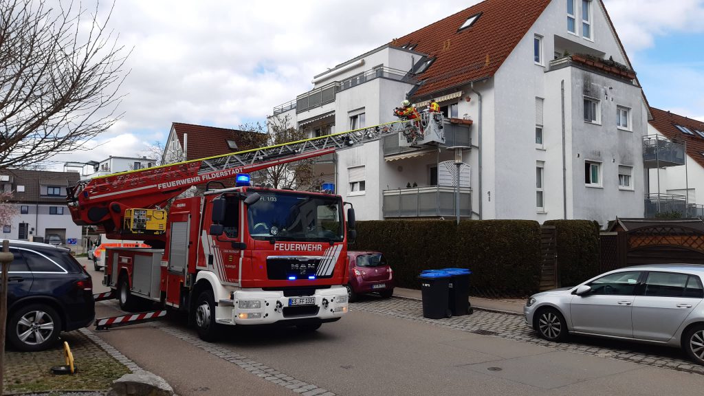 Einsatzfahrzeuge:
ELW1, DLA(K) 23/12 Filderstadt 1/00
Einsatzzeitraum:
28.03.2023 –12:10- 12:52 Uhr