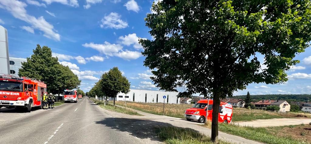 Einsatzfahrzeuge:
ELW1, HLF20, HLF10, LF16
Einsatzzeitraum:
20.06.2023 –15:30-16:06 Uhr