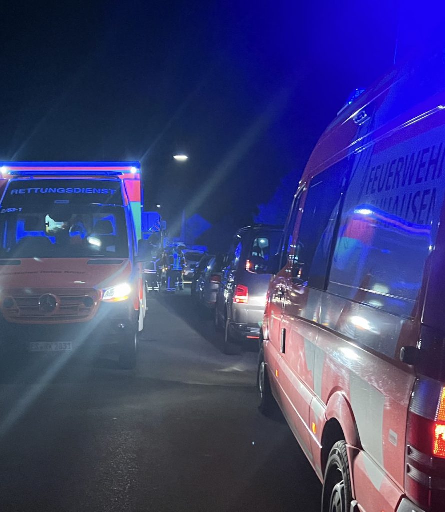 Einsatzfahrzeuge:
ELW1, DLA(K) 23/12 Filderstadt 1/33
Einsatzzeitraum:
07.10.2023 –01:28- 02:33 Uhr