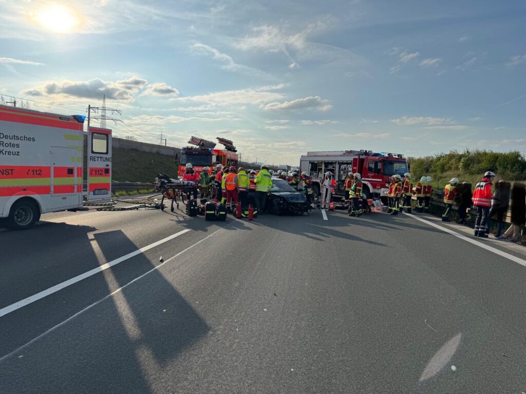 Einsatzfahrzeuge:
ELW1, HLF20, Feuerwehr Ostfildern- Nellingen
Einsatzzeitraum:
14.04.2025 –18:05 Uhr- 20:15 Uhr