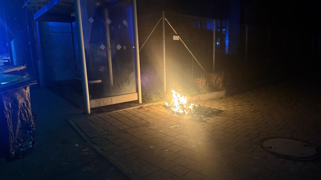 Einsatzfahrzeuge:
ELW1, HLF20, HLF10
Einsatzzeitraum:
03.12.2025 –02:46 - 04:25 Uhr